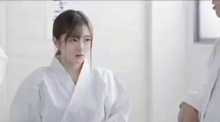 剃光的天然奶子特写